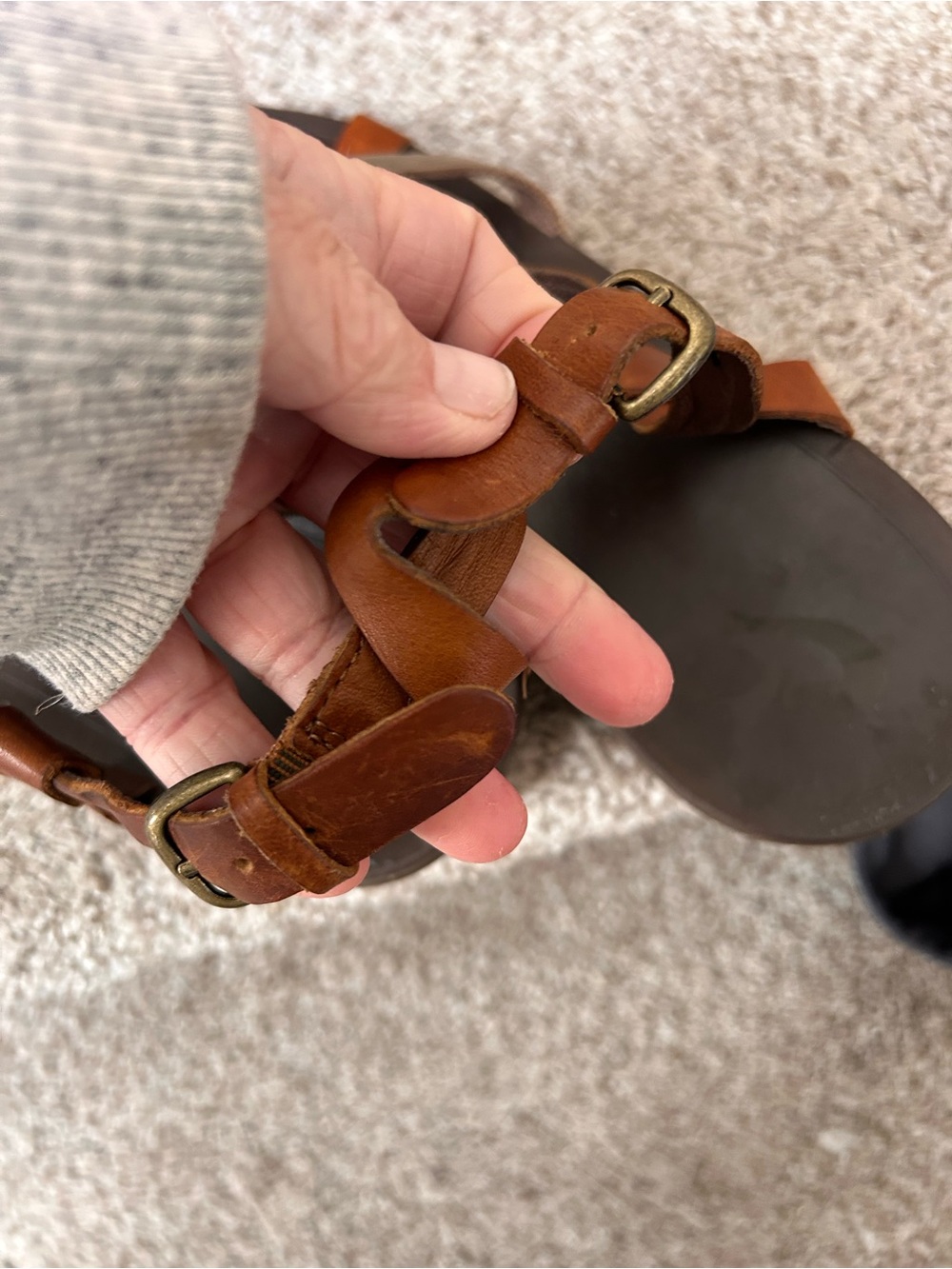Olukai Upena Leather and Metallic Strappy Beach Sandals. Vacation. Comfort. SZ10 - Picture 7 of 10